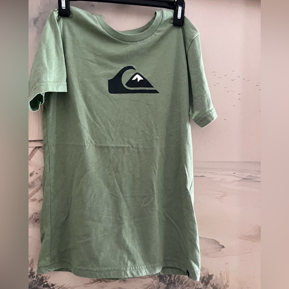Quicksilver Boys large t- shirt